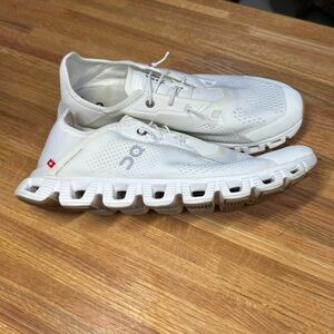 On Cloud White Sneakers SZ 11